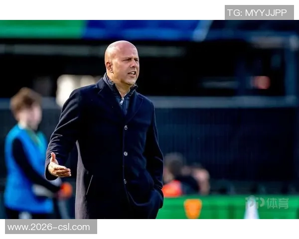 斯洛特换人引发争议远藤航替换被批评萨拉赫应当下场调整 斯洛特换人引发争议远藤航替换被批评萨拉赫应当下场调整