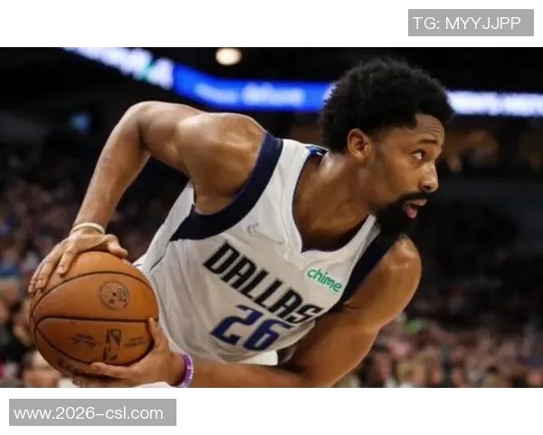 格威与赛恩詹姆斯双双失手比赛表现不佳未能得分引发关注 格威与赛恩詹姆斯双双失手比赛表现不佳未能得分引发关注