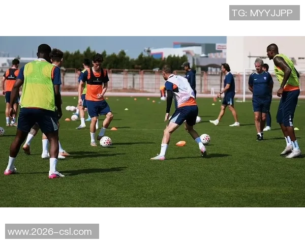 李新翔伤愈随海港队赴迪拜冬训晒照展现团队精神 李新翔伤愈随海港队赴迪拜冬训晒照展现团队精神