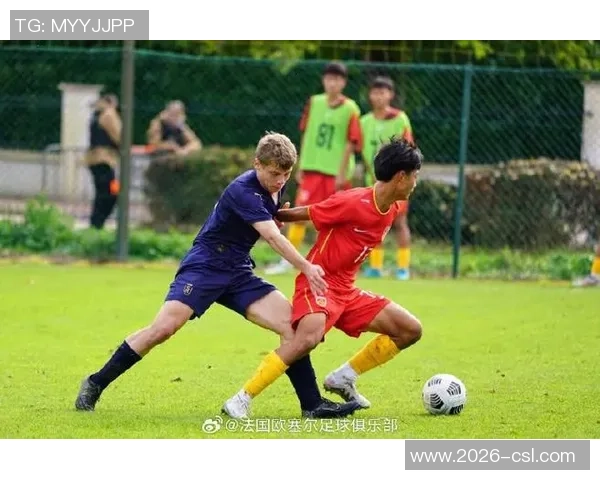 中国犀旺队在法国欧塞尔足球训练基地隆重举行升国旗仪式展现爱国情怀 中国犀旺队在法国欧塞尔足球训练基地隆重举行升国旗仪式展现爱国情怀