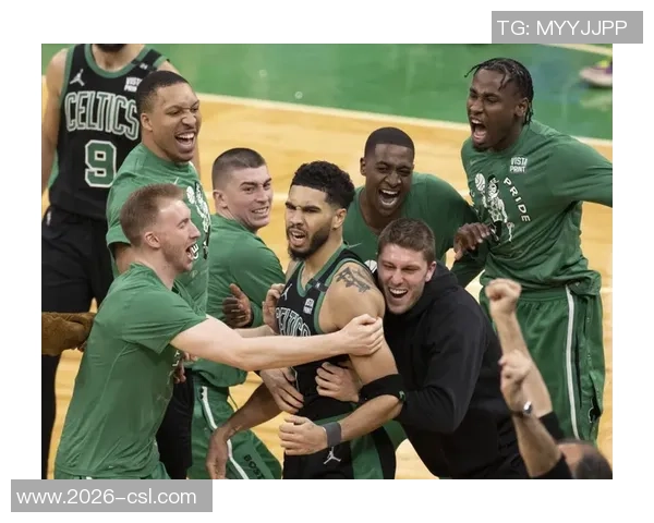 斯玛特称赞文班如同小孩般站在他身边期待他未来更大成就